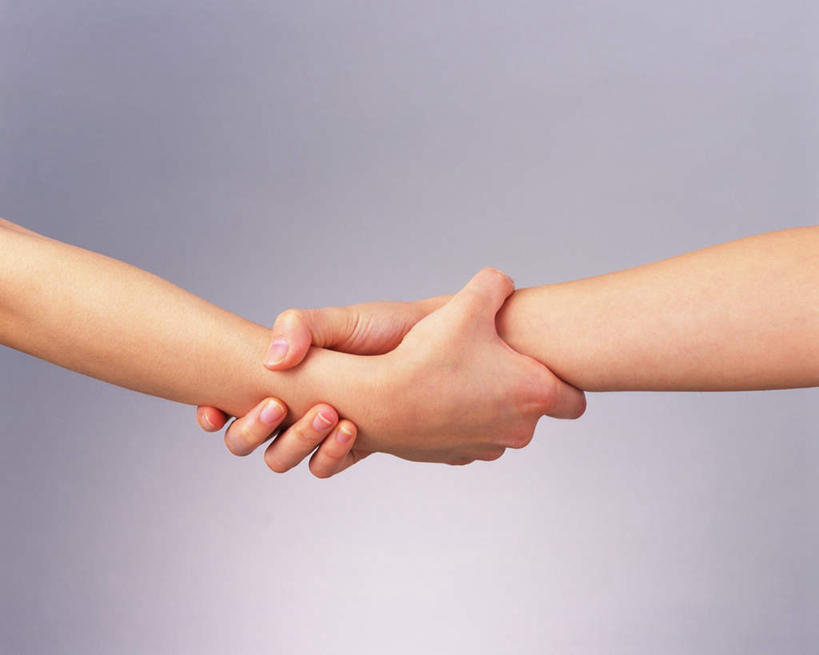 东方人,手,两个人,伙伴,朋友,握手,横图,室内,特写,白天,侧面,友谊,合作,团队,亚洲,灰色背景,黄种人,手部,战略,摄影,影棚,联合,合谋,配合,协作,年轻女性,女人,女性,亚洲人,搀手,拉手,手搀手,手拉手,手牵手,手握手,半身,彩图,影棚拍摄,拍摄