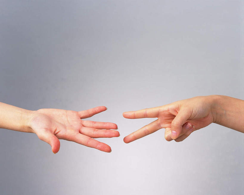 东方人,手,两个人,伙伴,朋友,横图,室内,特写,白天,白色背景,正面,游戏,友谊,亚洲,布,剪刀,玩,黄种人,娱乐,休闲,手部,摄影,影棚,活动,猜拳,发泄,消遣,智力,划拳,宣泄,友情,年轻女性,女人,女性,亚洲人,玩耍,嬉戏,半身,彩图,影棚拍摄,拍摄