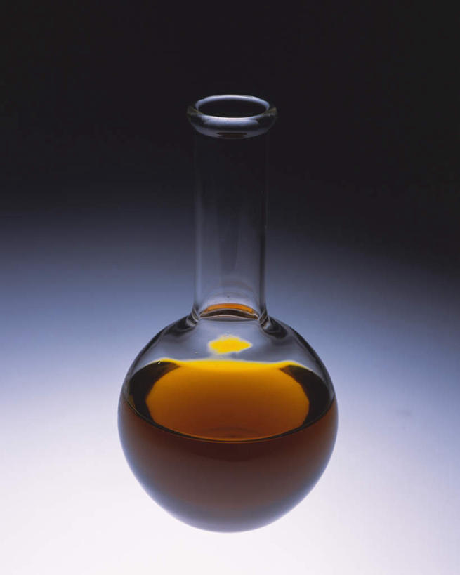 无人,竖图,室内,特写,白天,正面,实验,仪器,静物,灰色背景,研究,透明,分析,化学,测试,烧瓶,试剂,玻璃制品,一个,黄色,玻璃瓶,瓶子,器皿,摄影,影棚,单个,玻璃仪器,试验耗材,实验用品,圆底烧瓶,彩图,影棚拍摄,拍摄