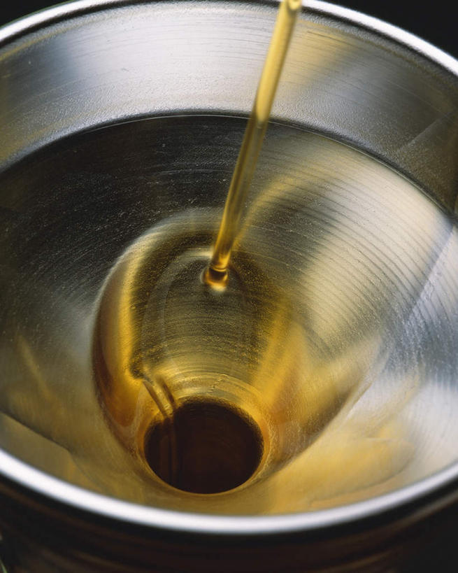 无人,竖图,俯视,室内,特写,白天,石油,实验,仪器,水,阴影,研究,透明,反射,分析,化学,测试,漏斗,液体,影子,水滴,过滤,玻璃制品,一个,黄色,器皿,摄影,流动,影棚,单个,计量,玻璃仪器,试验耗材,实验用品,煤油,彩图,高角度拍摄,影棚拍摄,拍摄