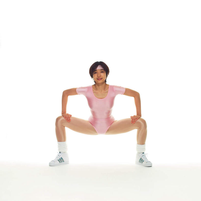东方人,头发,一个人,蹲,笑,摸,微笑,露齿笑,方图,室内,白天,白色背景,正面,运动服,锻炼,运动,亚洲,仅一个年轻女性,仅一个女性,仅一个人,撑,抚摸,伸展,服装,注视,黄种人,衣服,粉色,黑色,按,观察,看,一件,压腿,养生,摄影,服饰,影棚,观看,察看,撑着,衣着,穿着,关注,衣饰,体育,年轻女性,女人,女性,亚洲人,触摸,蹲着,接触,彩图,全身,影棚拍摄,健身,拍摄,运动装