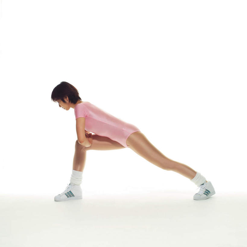 东方人,头发,一个人,站,摸,方图,室内,白天,白色背景,侧面,运动服,锻炼,运动,亚洲,仅一个年轻女性,仅一个女性,仅一个人,撑,抚摸,伸展,弯腰,服装,注视,黄种人,衣服,粉色,黑色,按,观察,看,站着,一件,压腿,养生,摄影,服饰,影棚,观看,察看,撑着,衣着,穿着,关注,弯身,衣饰,体育,年轻女性,女人,女性,亚洲人,触摸,接触,站立,彩图,全身,影棚拍摄,健身,拍摄,运动装