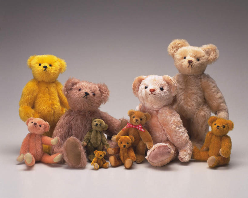 无人,家庭,坐,横图,室内,特写,白天,正面,游戏,熊,静物,玩具,许多,灰色背景,玩偶,泰迪熊,玩,注视,娱乐,黄色,灰色,玩具熊,观察,看,休闲,温暖,温馨,一家人,益智,摄影,毛绒玩具,影棚,观看,安慰,和睦,察看,发泄,关注,消遣,宣泄,罗斯福熊,全家福,玩耍,嬉戏,坐着,彩图,影棚拍摄,拍摄,融洽