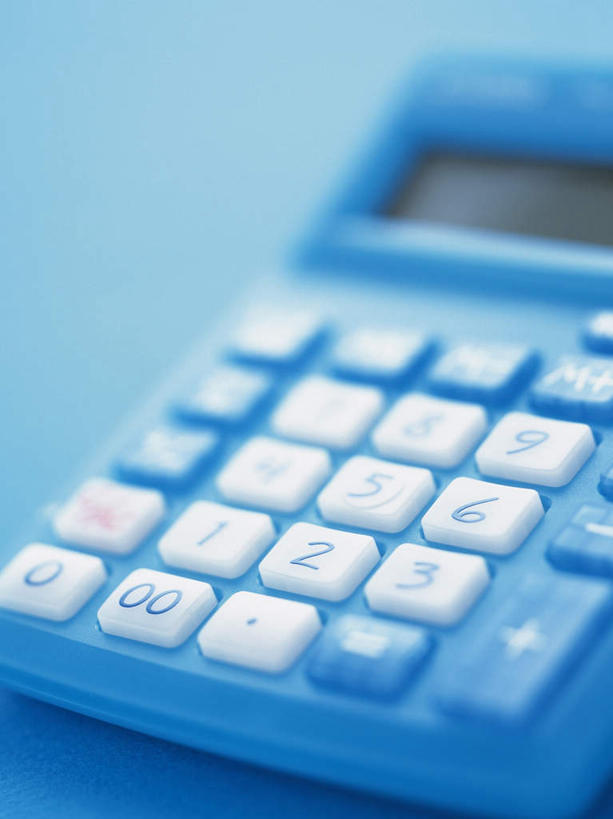 无人,竖图,俯视,室内,特写,白天,计算器,静物,蓝色背景,朦胧,模糊,计算,科学,屏幕,办公用品,一个,蓝色,理财,财务,摄影,影棚,数学,按键,彩图,高角度拍摄,影棚拍摄,拍摄