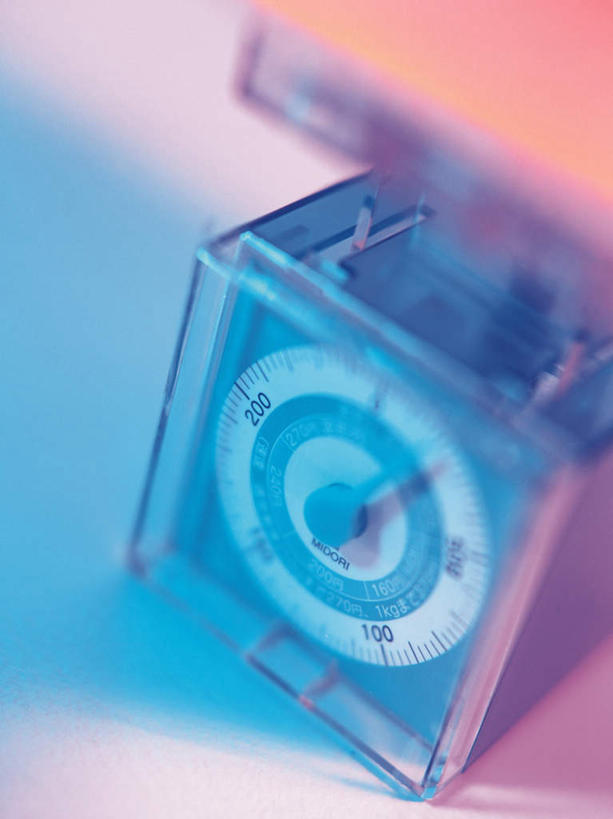 无人,竖图,俯视,室内,特写,白天,仪器,桌子,静物,蓝色背景,朦胧,模糊,一个,蓝色,单个,衡量,计量,台秤,衡器,秤,彩图,高角度拍摄