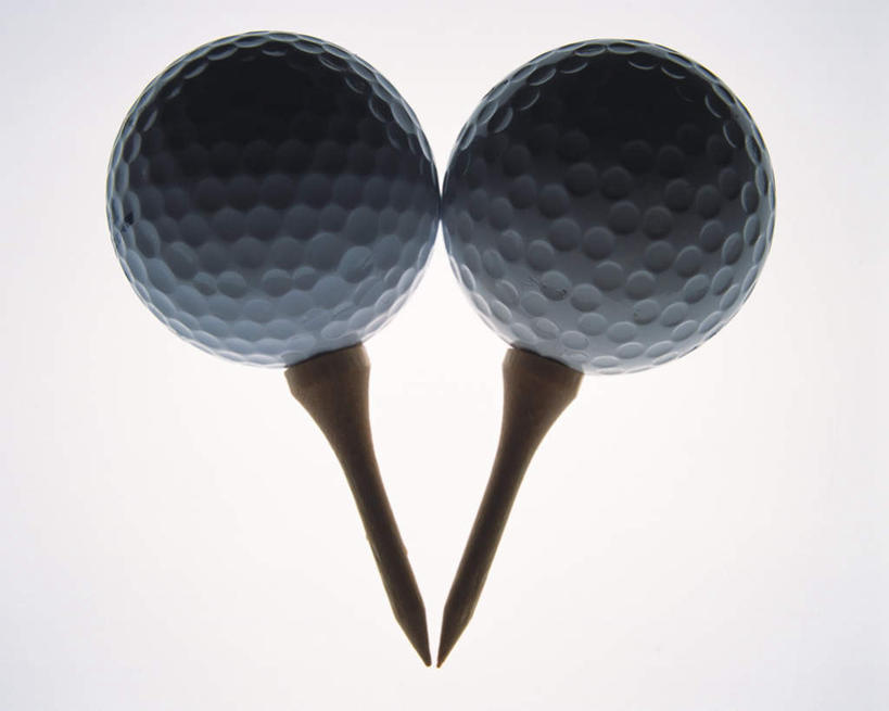 无人,横图,室内,特写,白天,白色背景,正面,锻炼,运动,静物,阴影,条纹,朦胧,模糊,反射,纹路,高尔夫,高尔夫球,影子,背光,两个,球体,摄影,球托,影棚,高尔夫球杆,逆光,高尔夫运动,高尔夫球具,体育,彩图,影棚拍摄,健身,拍摄