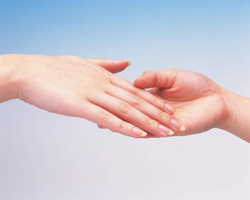 东方人,手,两个人,伙伴,朋友,摸,横图,室内,白天,正面,友谊,亚洲,抚摸,蓝色背景,涂抹,黄种人,手部,摄影,影棚,单手,护手霜,友情,年轻女性,女人,女性,亚洲人,触摸,接触,半身,彩图,影棚拍摄,拍摄