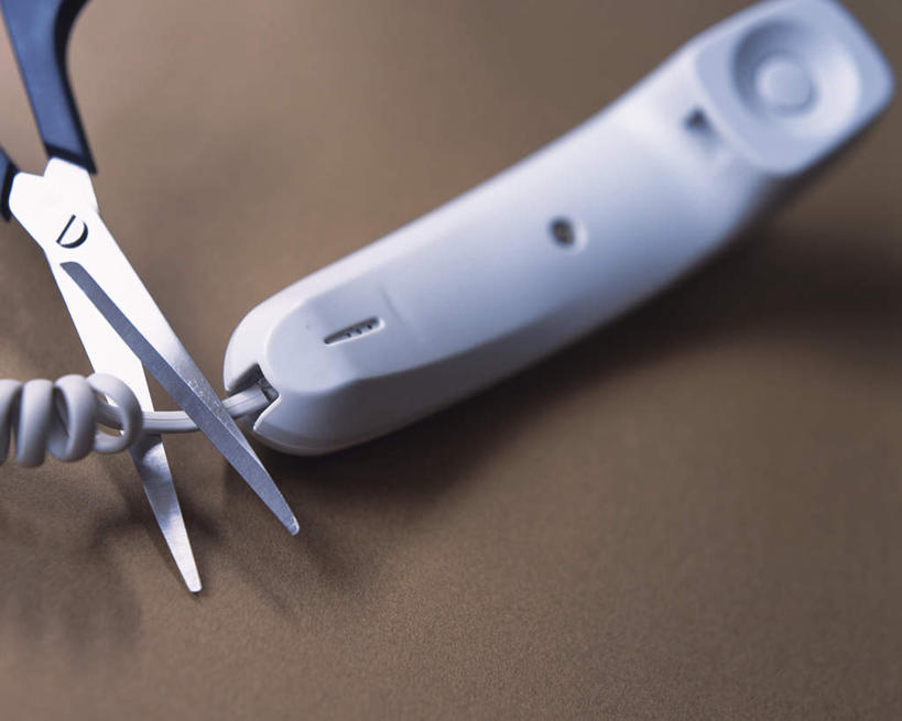 无人,打电话,横图,俯视,室内,特写,白天,静物,电话,修剪,阴影,灰色背景,朦胧,模糊,反射,工具,剪刀,影子,通讯设备,一个,话筒,电话线,摄影,影棚,单个,裁剪,剪子,剪裁,切割,交流,电话机,沟通,通话,彩图,高角度拍摄,影棚拍摄,拍摄