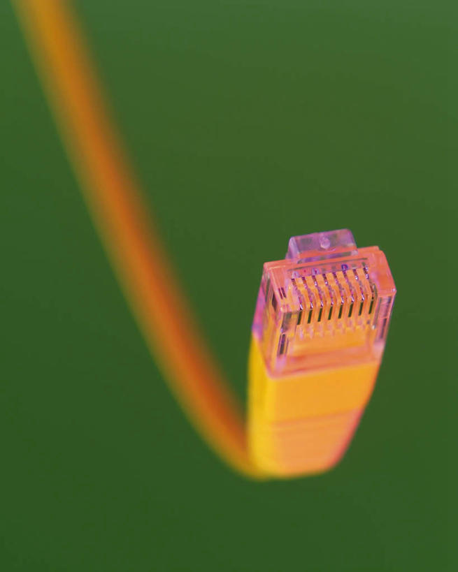 无人,竖图,俯视,室内,特写,白天,通讯,数据,静物,绿色背景,阴影,朦胧,模糊,反射,传输,影子,一个,黄色,摄影,USB接口,通用串行总线,影棚,单个,接口,网线,端口,水晶头,线缆,彩图,高角度拍摄,影棚拍摄,拍摄