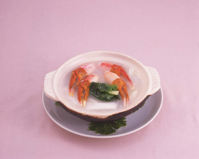 蟹,豆腐,无人,横图,俯视,室内,特写,白天,烹饪,餐桌,桌子,餐具,阴影,粉色背景,光线,螃蟹,布料,碟子,盘,砂锅,影子,料理,食品,蟹钳,布纹,菜肴,美食,桌布,一个,盘子,餐巾,碟,台布,四个,中式,摄影,佳肴,影棚,单个,餐台,进餐用具,烹调用具,彩图,高角度拍摄,影棚拍摄,拍摄