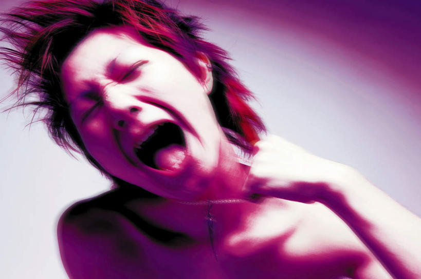 东方人,一个人,拉,闭眼,横图,俯视,室内,特写,白天,兴奋,项链,亚洲,仅一个男性,仅一个人,一根,紫色背景,朦胧,模糊,扭头,黄种人,裸露,仅一个年轻男性,张嘴,扯,裸,特效,张大嘴巴,男人,男性,年轻男性,亚洲人,张开嘴,闭眼睛,闭着眼,闭着眼睛,半身,彩图,高角度拍摄,高兴