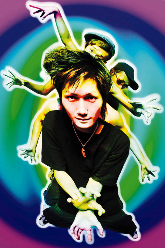 东方人,无人,四个人,伙伴,朋友,竖图,室内,白天,正面,友谊,数码,科技,帽子,项链,亚洲,一根,阴影,服装,网络,墨镜,眼镜,高光,几何,计算机图形,合成,注视,休闲装,黄种人,运动帽,衣服,太阳镜,太阳眼镜,观察,看,休闲,同学,休闲服,鸭舌帽,遮阳镜,服饰,观看,功夫,电脑合成图,数码合成图,察看,关注,特效,写实,具体,具象,友情,男人,男性,年轻男性,亚洲人,彩图,全身,五指张开