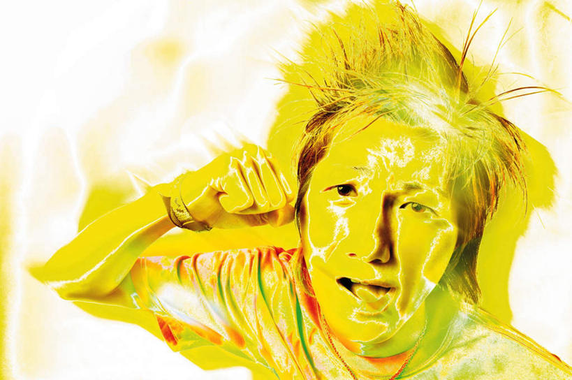 东方人,一个人,无人,说,横图,俯视,室内,白天,白色背景,讨论,数码,科技,项链,亚洲,仅一个男性,仅一个人,一根,握,阴影,服装,网络,高光,几何,计算机图形,合成,注视,休闲装,黄种人,鼓励,仅一个年轻男性,衣服,黄色,观察,加油,看,手势,握拳,张嘴,休闲,休闲服,打气,握着,服饰,观看,电脑合成图,数码合成图,察看,关注,鼓舞,特效,发誓,写实,具体,具象,交流,男人,男性,年轻男性,亚洲人,沟通,讲话,交谈,商讨,说话,抬头,谈话,仰头,半身,彩图,高角度拍摄