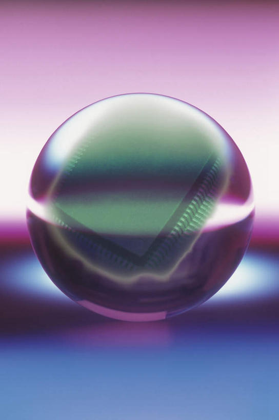 心脏,无人,竖图,室内,白天,正面,数码,科技,阴影,紫色背景,透明,网络,水晶,高光,几何,计算机图形,合成,一个,球体,水晶球,单个,芯片,电脑合成图,数码合成图,中央处理器,运算,核心,处理器,写实,具体,具象,水晶制品,计算机,彩图