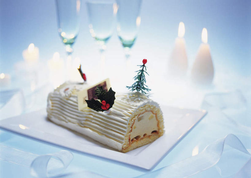 点心,无人,横图,俯视,室内,特写,白天,下午茶,餐桌,桌子,杯子,蜡烛,朦胧,模糊,火焰,烛光,食品,甜点,甜品,燃烧,玻璃制品,食物,糕点,水杯,甜食,奶油,点燃,冬青,餐台,乳制品,枸骨冬青,构骨,猫儿刺,鸟不宿,激凌,克林姆,淇淋,玻璃杯,彩图,高角度拍摄,蛋糕