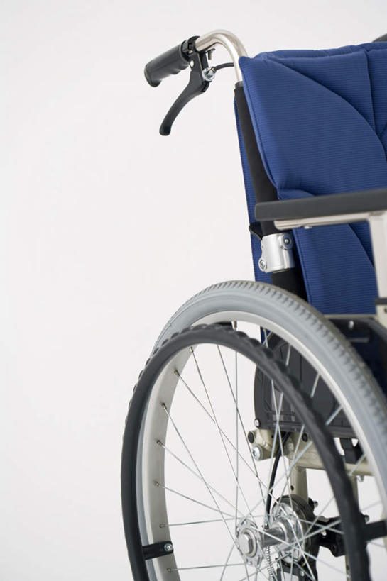 无人,竖图,室内,特写,白天,白色背景,正面,静物,一辆,工具,坐垫,蓝色,轮椅,垫子,复健,康复,器械,摄影,影棚,医疗设备,医疗器械,医疗工具,辅助设备,软垫,彩图,影棚拍摄,拍摄