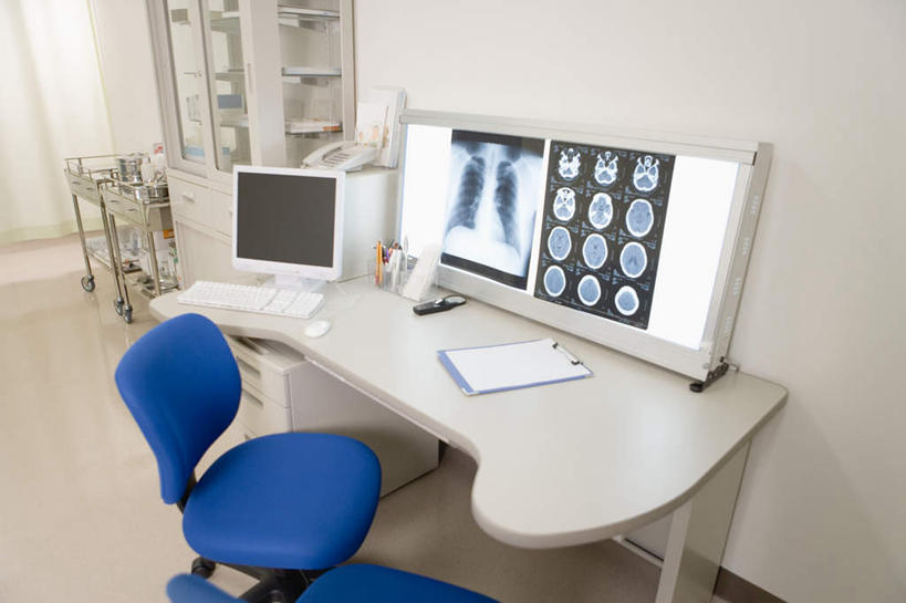 无人,医院,横图,俯视,x光片,室内,白天,电脑,显示器,鼠标,键盘,桌子,静物,椅子,照明,一把,检查,辐射,科学,网络,医学,材料,档案,文件,办公桌,灯光,输入设备,通讯设备,灯,资料,灯具,观察,台式电脑,灯箱,一台,照亮,医疗,医疗设备,科学技术,x射线,照明设备,文档,医疗器械,通信设备,x光,输出设备,医疗机构,看片灯箱,彩图,高角度拍摄,病院,诊所,电磁波,电磁辐射