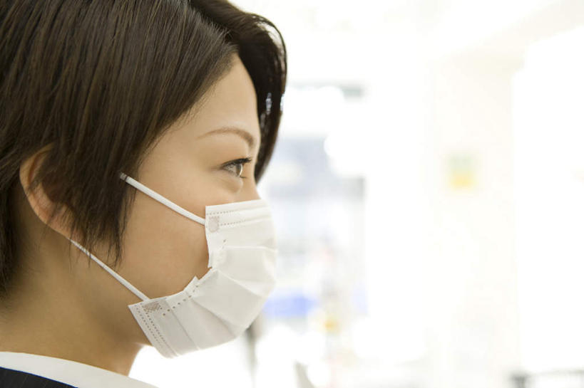 东方人,脸,头,脸颊,一个人,商务人士,商务女性,商店,站,横图,室内,特写,白天,侧面,购物,消费,超市,亚洲,仅一个年轻女性,仅一个女性,仅一个人,套装,朦胧,模糊,分离,过滤,分开,注视,黄种人,口罩,观察,看,站着,隔断,遮掩,金融,百货,便利店,观看,隔离,察看,卫生,掩盖,遮挡,关注,净化,间隔,商务装,预防,选购,贸易,工薪阶层,遮盖,防尘,血拼,掩饰,零售店,断绝,隔开,屏蔽,屏绝,远离,中断,阻遏,阻隔,年轻女性,女人,女性,亚洲人,头部,脸部,脸蛋,面部,白领,上班族,站立,半身,彩图,店铺,杂货店,杂货铺