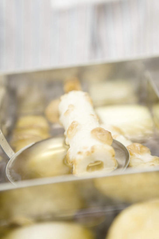 点心,无人,商店,竖图,俯视,室内,特写,白天,购物,消费,水,雾,超市,沸腾,朦胧,模糊,蒸汽,液体,水滴,汤,食品,水蒸气,雾气,食物,零食,金融,百货,便利店,气体,选购,贸易,鱼竹轮,蒸发,关东煮,鱼卷,血拼,零售店,关东炊,黑轮,御田,彩图,高角度拍摄,店铺,杂货店,杂货铺