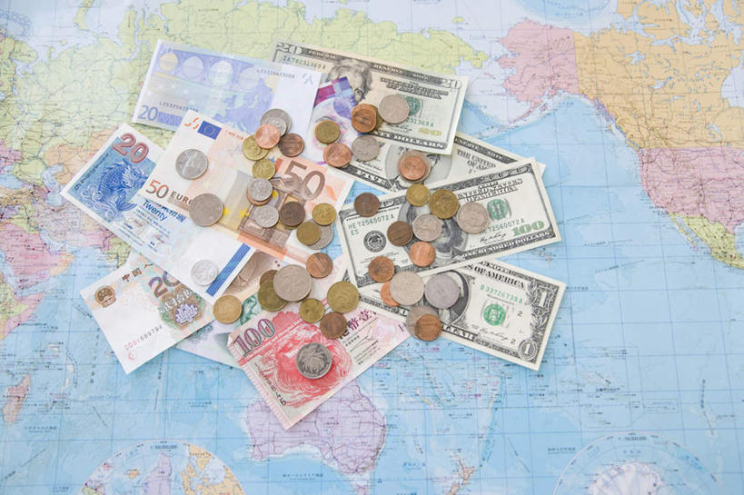 无人,横图,俯视,室内,特写,白天,钱,人民币,美元,海洋,静物,地图,一堆,许多,堆叠,堆积,钱币,世界地图,陆地,美金,欧元,钞票,金融,纸币,国家,港币,经济,堆,大陆,世界,大洋洲,版图,流通,纸钞,贸易,货币,现金,硬币,彩图,高角度拍摄