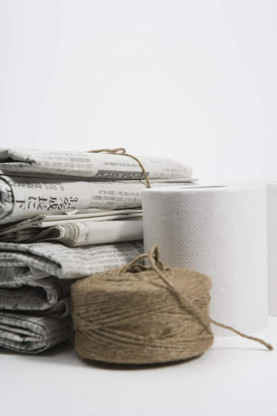 无人,竖图,俯视,室内,特写,白天,白色背景,生活用品,报纸,一堆,一卷,堆叠,堆积,信息,纸,一个,绳子,纸巾,日用品,摄影,影棚,单个,卫生纸,堆,新闻,绳索,卷筒纸,生活用纸,彩图,高角度拍摄,影棚拍摄,拍摄,报刊