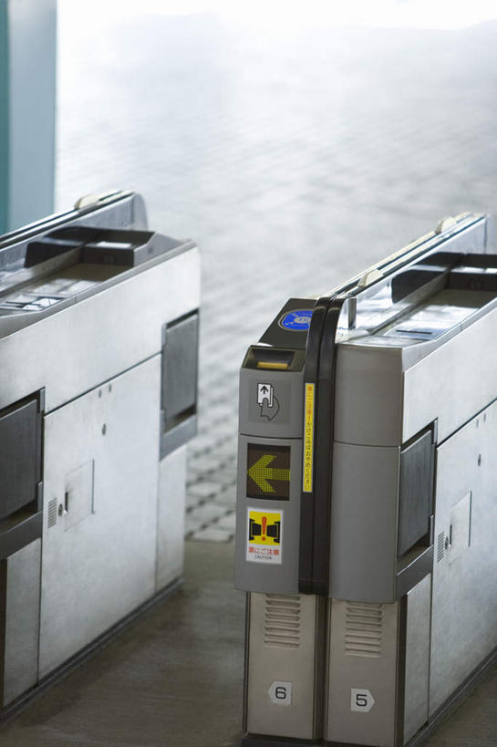 无人,竖图,俯视,室内,白天,旅游,度假,机器,地铁,阴影,光线,影子,地铁站,地面,轨道交通,新干线,方向,娱乐,箭头,两个,一个,黄色,阳光,享受,休闲,放松,单个,指向,簇,彩图,高角度拍摄,地铁机动车,地下铁,轻轨