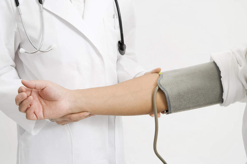 东方人,两个人,商务人士,护士,商务男性,站,坐,举,摸,横图,室内,白天,白色背景,正面,衬衫,亚洲,抚摸,握,套装,测量,拿,拿着,黄种人,一个,衣服,白色,听诊器,托,站着,护理,握着,摄影,影棚,单个,医疗,医疗设备,血压器,白衣天使,白大褂,商务装,工薪阶层,年轻女性,女人,女性,中年男性,亚洲人,白领,上班族,触摸,接触,举起,举手,举着,向上举,向上伸,向上托,站立,坐着,半身,彩图,影棚拍摄,衬衣,拍摄