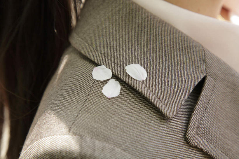 东方人,头发,一个人,站,横图,俯视,室外,特写,白天,衬衫,幸福,纯洁,樱花,亚洲,仅一个年轻女性,仅一个女性,仅一个人,阴影,盛开,光线,影子,三片,花蕾,黄种人,花,花瓣,花朵,鲜花,白色,黑色,灰色,阳光,花苞,花蕊,站着,等待,生命,仙樱花,福岛樱,青肤樱,高尚,热烈,年轻女性,女人,女性,亚洲人,荆桃,站立,半身,彩图,高角度拍摄,衬衣