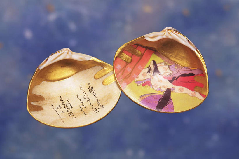 无人,横图,俯视,室内,特写,白天,静物,贝壳,蓝色背景,标志,文字,字符,标识,画,两个,汉字,摄影,影棚,中文,国文,华文,贝类外壳,海螺壳,软体动物外壳,彩图,高角度拍摄,影棚拍摄,拍摄