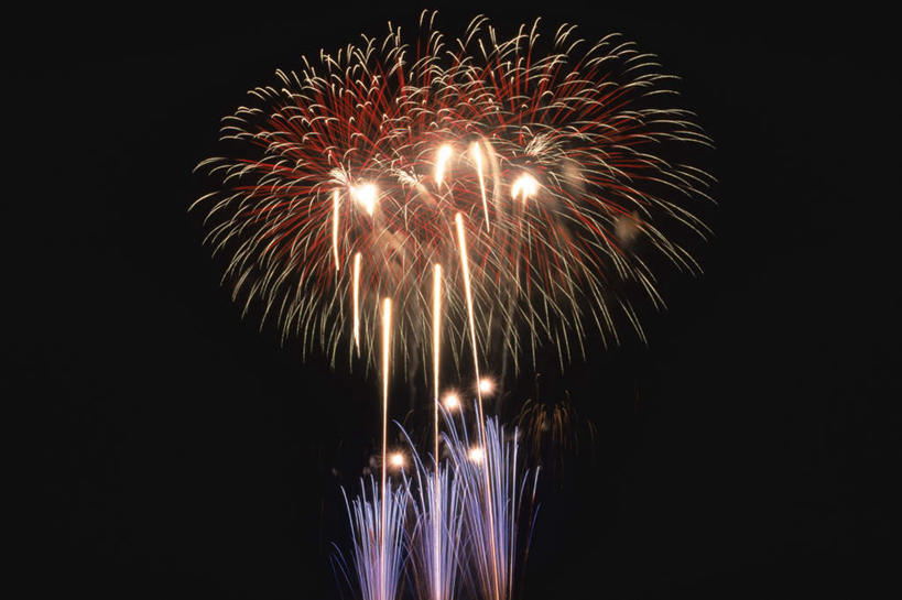 无人,横图,全景,室外,夜晚,仰视,天际线,烟火,庆祝,黑色,天空,焰火,天,灿烂,喜庆,礼花,花炮,礼花炮,烟花,彩图,低角度拍摄