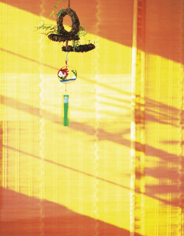 无人,竖图,室外,特写,白天,正面,幸福,运气,窗户,风铃,悬挂,黄色背景,朦胧,模糊,玻璃窗,一个,祈祷,祈福,警示,许愿,摄影,影棚,单个,祈求,吉祥,平和,问候,警惕,思念,想念,玉振,幸运,占风铎,彩图,影棚拍摄,拍摄