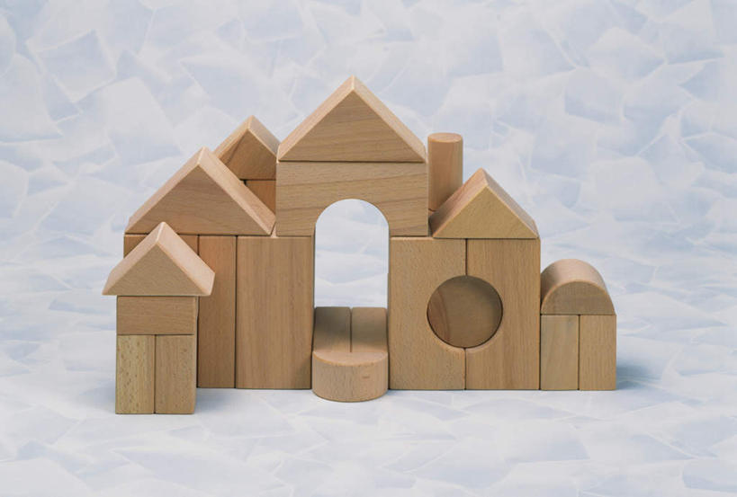 无人,家,横图,俯视,室内,特写,白天,游戏,智慧,桌面,桌子,静物,玩具,阴影,反射,木制,影子,房屋,屋子,玩,娱乐,楼房,住宅,模型,木制品,休闲,积木,益智,搭建,摄影,影棚,活动,思维,发泄,消遣,智力,想象,宣泄,玩耍,嬉戏,彩图,高角度拍摄,影棚拍摄,拍摄,房子