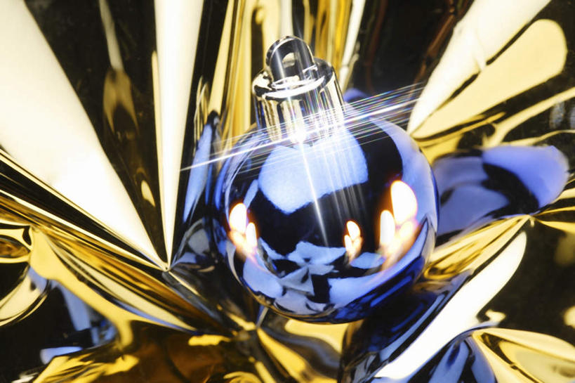 无人,横图,俯视,室内,特写,白天,静物,圣诞节,节日,庆祝,装饰,包装纸,挂饰,圣诞球,文化,球,一个,蓝色,庆典,球体,单个,纪念,华丽,修饰,点缀,闪亮,衬托,美观,雅致,雅观,彩图,高角度拍摄