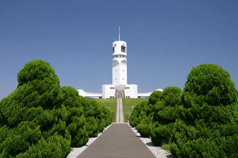 无人,家,栏杆,横图,室外,白天,仰视,旅游,度假,美景,森林,树林,植物,楼梯,神奈川,日本,亚洲,阴影,光线,影子,房屋,阶梯,墙,屋子,景观,围栏,塔楼,横滨,横滨市,神奈川县,娱乐,护栏,楼房,墙壁,墙面,台阶,住宅,树,树木,蓝色,绿色,蓝天,天空,阳光,自然,天,享受,休闲,景色,放松,生长,成长,自然风光,东亚,本州,首府,关东地方,本州岛,日本国,彩图,低角度拍摄,房子