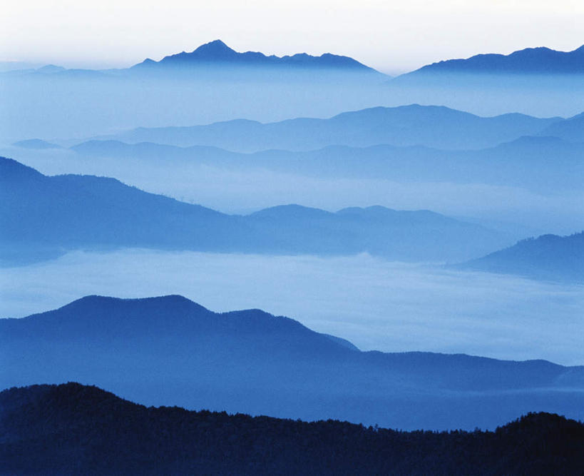 无人,横图,俯视,航拍,室外,白天,旅游,度假,石头,美景,山,山脉,雾,朦胧,模糊,石子,景观,山顶,山峰,云海,山峦,娱乐,自然,群山,享受,休闲,景色,放松,迷雾,鸟瞰,自然风光,沉积岩,颠峰,极峰,水成岩,石块,岩石,大雾,彩图,高角度拍摄