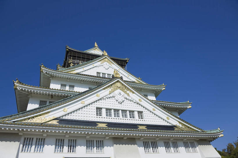 无人,横图,室外,白天,仰视,旅游,度假,名胜古迹,标志建筑,地标,建筑,日本,亚洲,遗迹,堡垒,城堡,古迹,文物,娱乐,建设,古建筑,蓝色,蓝天,天空,天,享受,休闲,旅游胜地,放松,天守阁,大阪,晴朗,要塞,古文明,东亚,本州,万里无云,大阪府,本州岛,日本国,近畿地方,近畿,县厅,大阪市,设防,晴空,晴空万里,彩图,低角度拍摄