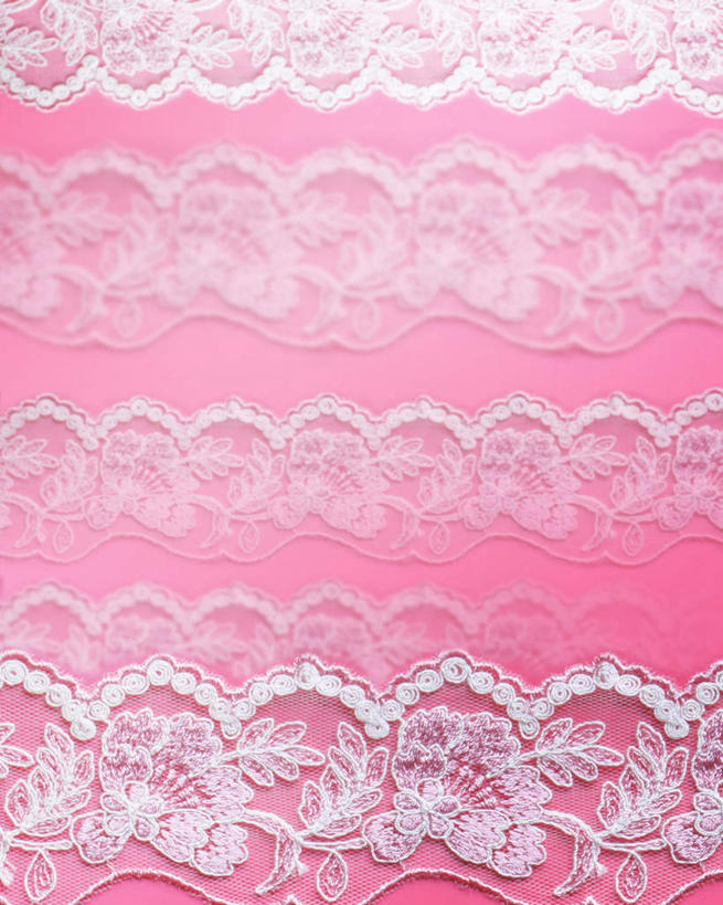 无人,竖图,俯视,室内,特写,白天,静物,粉色背景,花纹,朦胧,模糊,装饰,图案,花边,摄影,影棚,华丽,修饰,点缀,衬托,美观,雅致,雅观,抽纱,彩图,高角度拍摄,影棚拍摄,拍摄