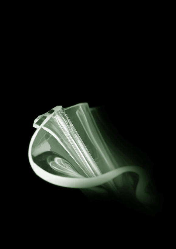 无人,竖图,插画,室内,白天,正面,抽象,数码,科技,纺织品,阴影,黑色背景,梦幻,发光,光束,网络,丝巾,光亮,高光,几何,计算机图形,扭曲,合成,图画,画,白色,夸张,电脑合成图,数码合成图,未来,发亮,特效,漫画,憧憬,深奥,彩图