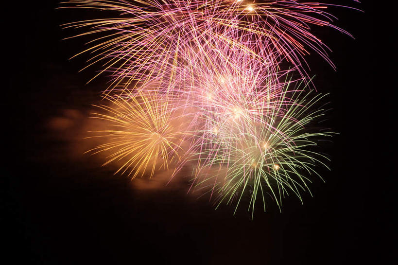 无人,横图,室外,夜晚,仰视,烟火,放射,焰火,灿烂,闪耀,闪烁,礼花,花炮,礼花炮,五彩斑斓,绚烂,烟花,彩图,低角度拍摄