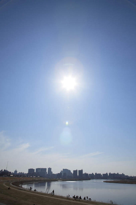 无人,高楼大厦,竖图,室外,白天,仰视,度假,河流,美景,水,太阳,城市风光,城市,大厦,建筑,摩天大楼,神奈川,日本,亚洲,阴影,波纹,光线,影子,河水,景观,水流,涟漪,神奈川县,娱乐,建设,蓝色,蓝天,水纹,天空,阳光,波浪,天,享受,休闲,景色,放松,晴朗,波光粼粼,东亚,本州,万里无云,关东地方,本州岛,日本国,水晕,晴空,晴空万里,彩图,低角度拍摄,大楼,高层建筑,高楼,摩天楼