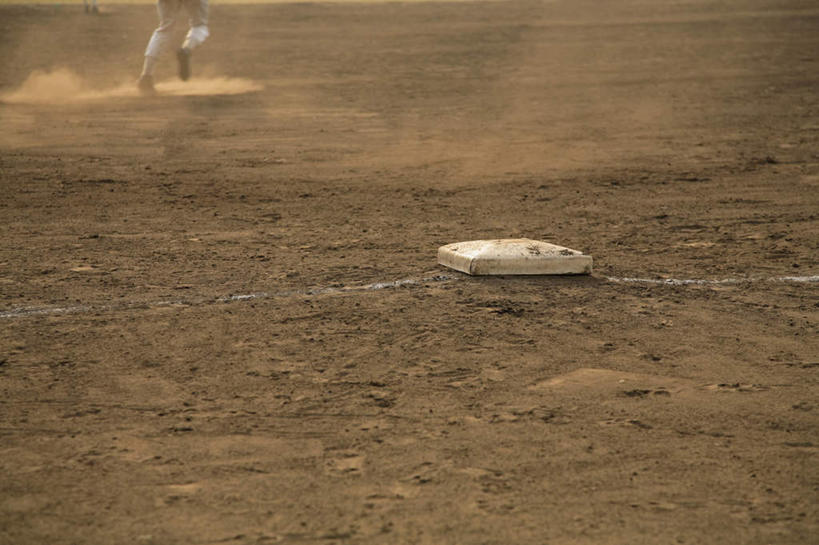 东方人,一个人,运动员,跑,横图,俯视,室外,白天,运动服,锻炼,运动,棒球,垒球,东京,日本,亚洲,仅一个男性,仅一个人,垒,阴影,服装,朦胧,模糊,光线,线,影子,黄种人,球,仅一个年轻男性,衣服,白色,阳光,垫子,服饰,灰尘,尘土,衣着,穿着,东亚,本州,关东地方,本州岛,日本国,东京都,衣饰,体育,男人,男性,年轻男性,亚洲人,体育运动员,运动选手,跑步,半身,彩图,高角度拍摄,健身,运动装
