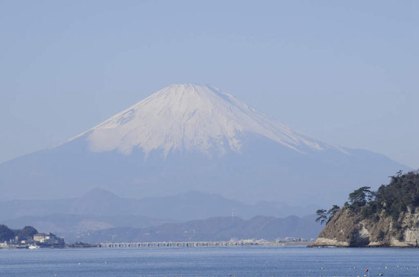 无人,横图,室外,白天,正面,旅游,度假,海浪,海洋,火山,礁石,石头,美景,山,山脉,富士山,静冈县,日本,亚洲,朦胧,模糊,石子,景观,浪花,山峰,山峦,娱乐,蓝色,蓝天,天空,自然,海水,群山,天,享受,休闲,景色,放松,晴朗,自然风光,海景,东亚,本州,万里无云,本州岛,日本国,中部地方,静冈,山梨,山梨县,大海,风浪,海,海水的波动,活火山,礁,近岸浪,石块,死火山,休眠火山,岩石,涌浪,晴空,晴空万里,彩图