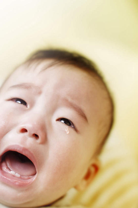 东方人,婴儿,儿童,脸,头,脸颊,一个人,哭,竖图,俯视,室内,特写,白天,白色背景,纯洁,亚洲,仅一个人,服装,朦胧,模糊,注视,休闲装,黄种人,肩膀,小孩,衣服,观察,看,张嘴,休闲,休闲服,可爱,摄影,服饰,活泼,影棚,观看,害怕,惊恐,察看,关注,宝宝,张大嘴巴,纯真,烂漫,无邪,伶俐,天真,亚洲人,孩子,头部,脸部,脸蛋,面部,张开嘴,半身,彩图,高角度拍摄,影棚拍摄,哭泣,哭啼,拍摄