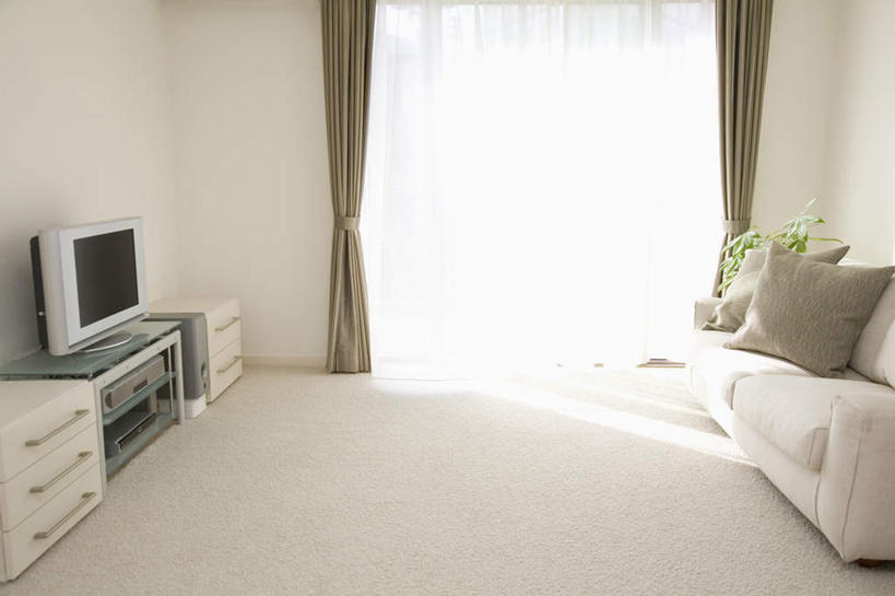 无人,家,客厅,横图,俯视,室内,白天,别墅,窗户,窗帘,柜子,家具,靠垫,沙发,装修,建筑,电视,欧式,阴影,朦胧,模糊,装饰,光线,影子,房屋,墙,屋子,公寓,靠枕,豪华,建设,现代,装潢,洋房,楼房,玻璃窗,墙壁,墙面,住宅,两个,帘子,橱柜,电视柜,垫子,室内装潢,枕头,遮阳,华丽,修饰,明亮,点缀,起居室,舒适,家居装潢,彩电,房屋设计,地中海风格,古典风格,简约风格,布艺沙发,室内设计,宽敞,样板房装潢,衬托,美观,雅致,雅观,彩色电视机,显像管屏,显像管屏幕,设计,电视机,彩图,高角度拍摄,房子