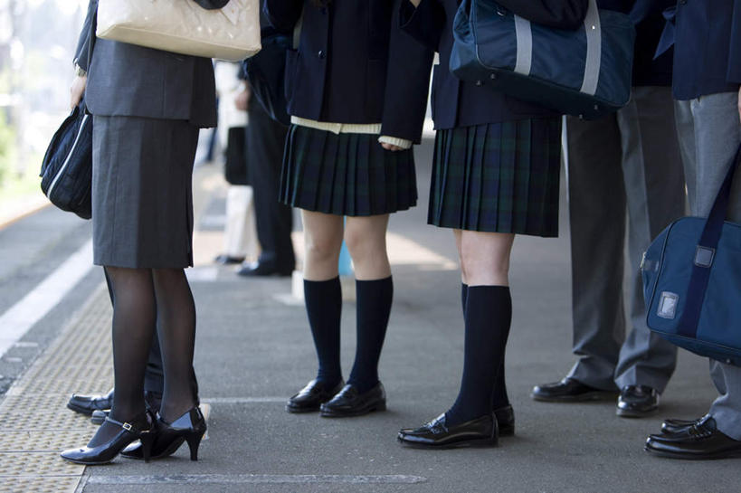 东方人,伙伴,朋友,商务人士,商务女性,站,横图,室外,白天,正面,友谊,亚洲,套装,朦胧,模糊,包,皮包,书包,许多人,黄种人,背包,站着,一群人,同学,单肩包,校友,商务装,工薪阶层,同窗,学友,友情,男人,男性,年轻男性,年轻女性,女人,女性,亚洲人,白领,上班族,站立,半身,彩图