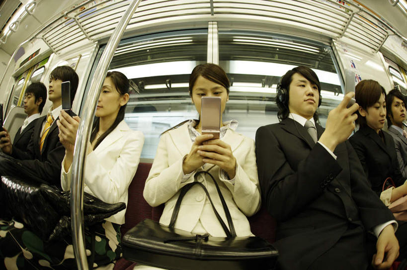 东方人,商务人士,商务男性,商务女性,坐,打电话,横图,室内,白天,广角镜头,鱼眼镜头,仰视,衬衫,快乐,满意,幸福,地铁,电话,手机,亚洲,敲打,握,套装,朦胧,模糊,音响,轨道交通,许多人,音乐,拿,拿着,注视,黄种人,娱乐,输入,通讯设备,耳机,打字,观察,看,一群人,享受,休闲,放松,握着,观看,点击,敲击,察看,舒适,享乐,关注,商务装,工薪阶层,交流,按键,男人,男性,年轻男性,年轻女性,女人,女性,亚洲人,白领,上班族,沟通,通话,坐着,半身,彩图,低角度拍摄,衬衣,地铁机动车,地下铁,轻轨