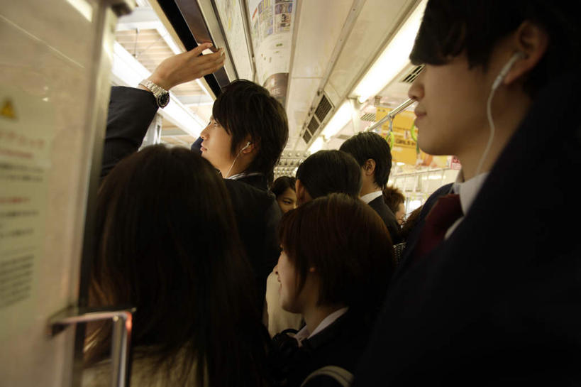 东方人,同事,站,举,笑,微笑,露齿笑,横图,室内,白天,侧面,成功,合作,团队,集体,信心,地铁,亚洲,服装,朦胧,模糊,轨道交通,许多人,注视,休闲装,黄种人,队伍,衣服,观察,看,托,站着,一群人,休闲,休闲服,服饰,观看,察看,领导,成就,关注,合伙,领袖,男人,男性,年轻男性,年轻女性,女人,女性,亚洲人,举起,举手,举着,向上举,向上伸,向上托,站立,半身,彩图,地铁机动车,地下铁,轻轨