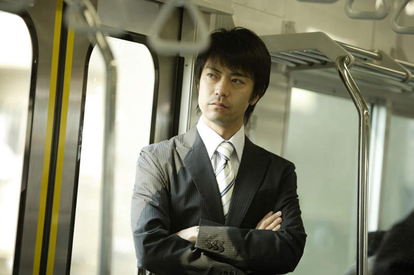 东方人,一个人,商务人士,商务男性,站,双手交叉,横图,室外,白天,正面,衬衫,地铁,亚洲,仅一个男性,仅一个人,套装,朦胧,模糊,扶手,轨道交通,注视,黄种人,仅一个年轻男性,把手,观察,看,站着,观看,察看,双手抱胸,关注,商务装,工薪阶层,公交车拉手,男人,男性,年轻男性,亚洲人,白领,上班族,拉手,站立,半身,彩图,衬衣,地铁机动车,地下铁,轻轨