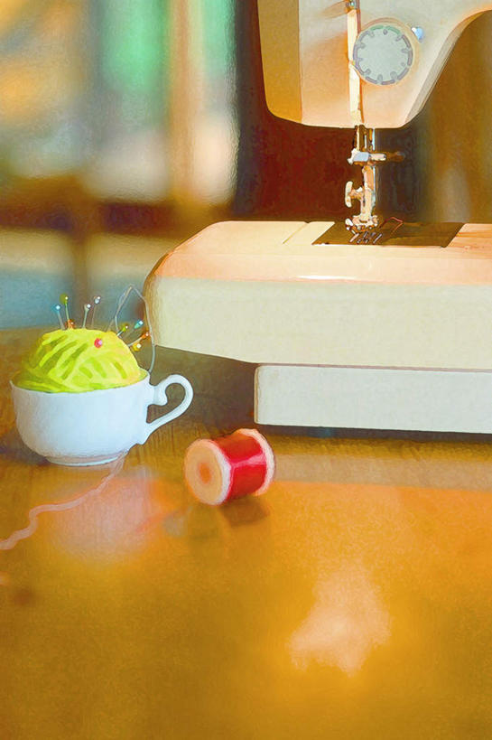 无人,裁缝,竖图,室内,特写,白天,正面,绘画,数码,科技,餐桌,桌子,静物,阴影,朦胧,模糊,艺术,网络,高光,几何,计算机图形,古典,合成,文化,线团,针,缝纫机,一个,工艺品,毛线,品味,单个,餐台,美术,电脑合成图,数码合成图,水彩,水彩画,高雅,线轴,写实,具体,具象,美学,彩图