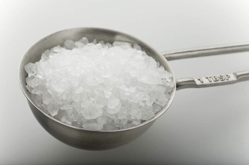 无人,横图,俯视,室内,特写,白天,白色背景,餐桌,桌子,勺子,调料,糖,调味品,调味料,一个,调羹,摄影,影棚,单个,餐台,冰糖,量勺,彩图,高角度拍摄,影棚拍摄,拍摄